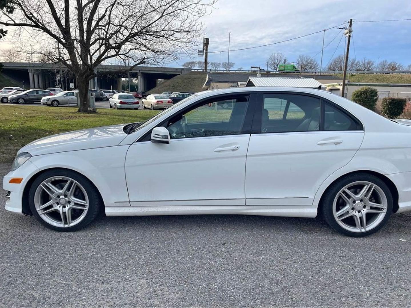 2013 WHITE Mercedes-Benz C-Class (WDDGF8AB5DR) with an V6 engine, Auto transmission, located at 5700 Curlew Drive, Norfolk, VA, 23502, (757) 455-6330, 36.841885, -76.209412 - Photo#7